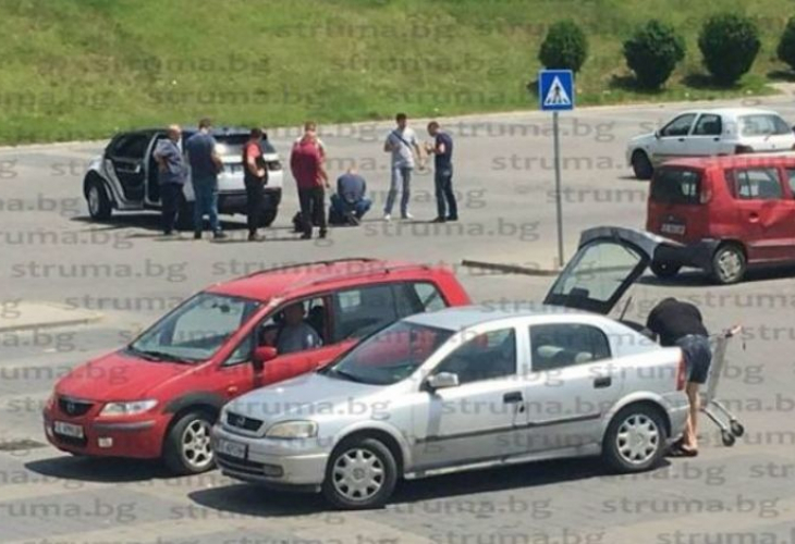 Зрелищен арест в Сандански – десетки пропищяха от подлите кражби на мъж и жена (СНИМКИ)