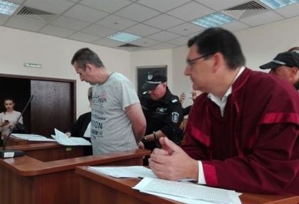 Окончателно! Полицаят, обвинен за убийството на родителите си, остава в ареста