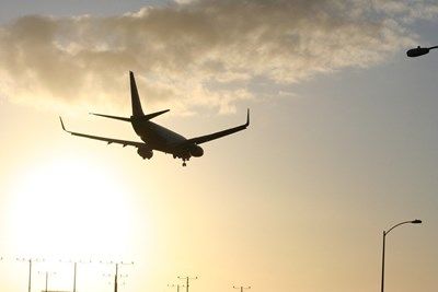 Самолет се приземи аварийно в Япония заради повреда на двигателя