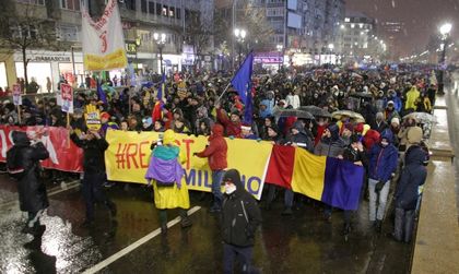 Хиляди румънци: Долу министърът на правосъдието!