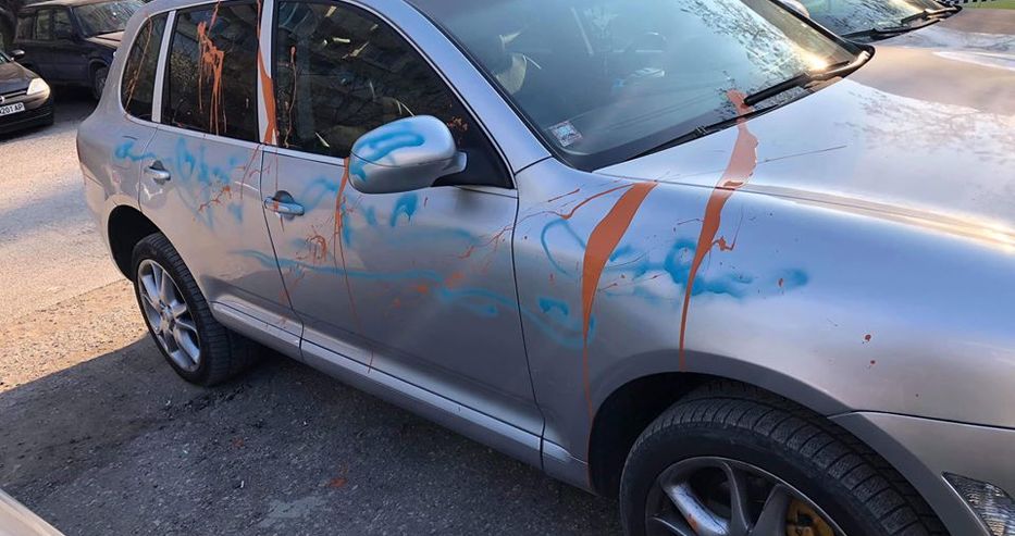 Собственик на нацапана с боя кола от Варна писа във Фейсбук: Евала, Пикасо! Обади се да ти платя (снимки)