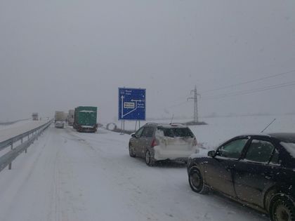 Снежни пътища от утре! Вижте как да проверим време ли е за зимни гуми