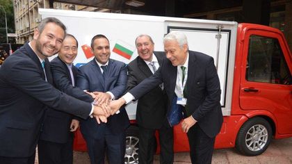 Сглобяваме електрокамиони, министър Караниколов подкара прототипа