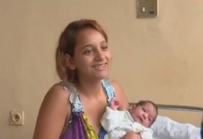 Това е историята на 16-годишната Мирена, която роди за 10 минути в такси на път за болницата в Стара Загора (ВИДЕО)