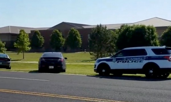 Ученик откри стрелба в училище в Индиана, рани двама