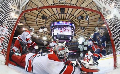 Късни голове на Крайдър изкачиха Рейнджърс на върха