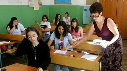 Вдигат минималната учителска заплата от 1 септември, повишението е значително
