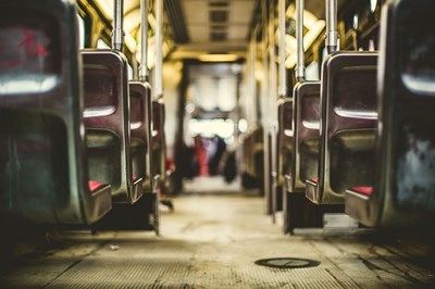 Автобус на градския транспорт катастрофира в Русе, жена е пострадала