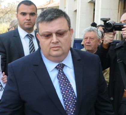 Цацаров и заместници проверяват има ли чадър над наркобизнеса по морето