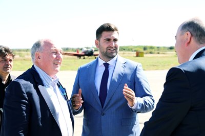Новаков с потенциални инвеститори на оглед на летище Русе