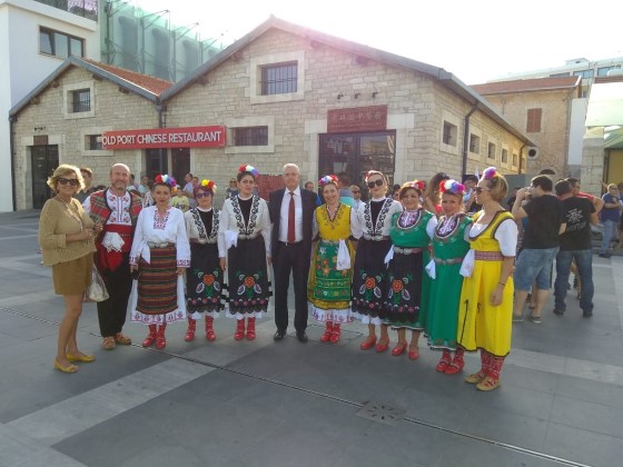 Министър Екатерина Захариева поздрави българите в Кипър за фестивала „Соватчии“
