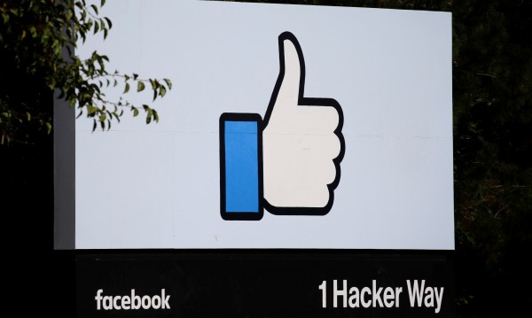 Facebook трие профили на тролове от четири държави