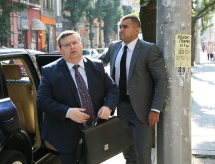 Цацаров иска повече съдии и прокурори по границата