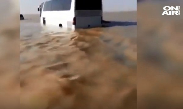 Лошо време: Пустинята на Саудитска Арабия – море!?