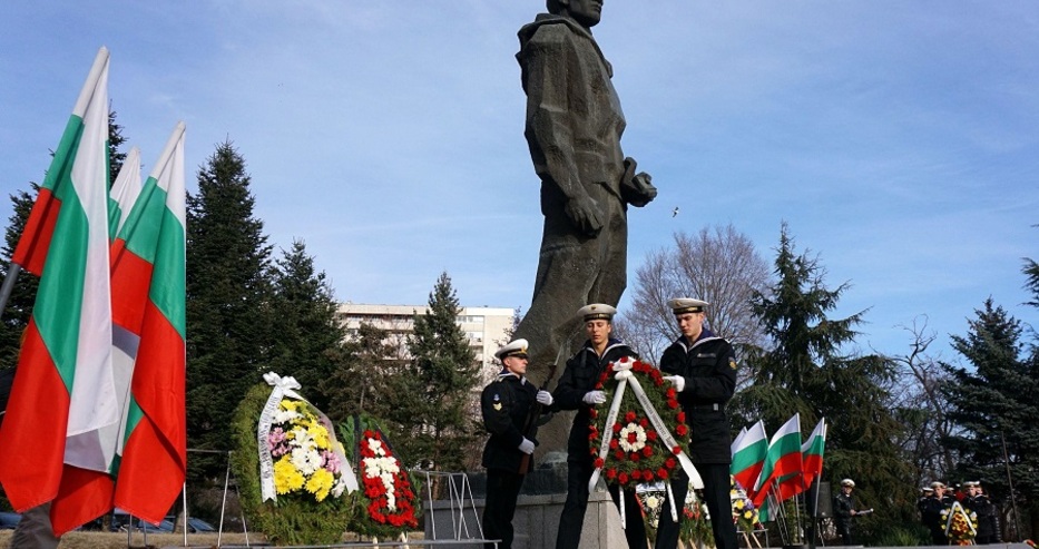 Военноморското училище във Варна чества патронния си празник (Снимка)