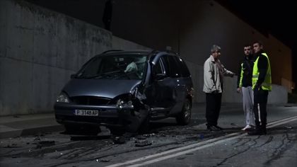 Тежка катастрофа по тъмна доба в Русе, два автомобила се удариха в тунел