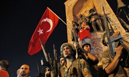 Валията на Истанбул: Превратът е осуетен