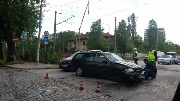 Мазда блъсна пешеходка на пловдивско кръстовище, пострадалата е в болница