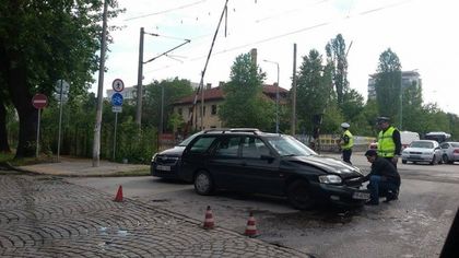 Мазда блъсна пешеходка на пловдивско кръстовище, пострадалата е в болница
