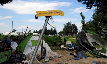 300 сандвича за 500 мигранти. Бежанската криза в началото!