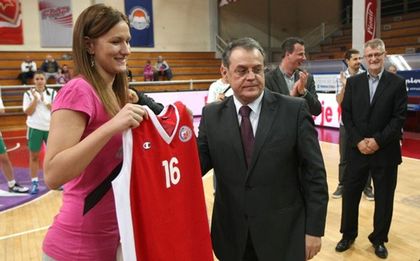 Невероятна воля: Баскетболистка ще играе с протеза