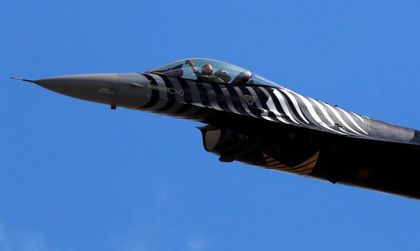 Турски самолети в гръцкото въздушно пространство