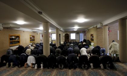 Мюсюлманчета в Белгия плашат съучениците си