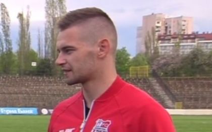 Николай Банков грабна шампанското на Gong.bg