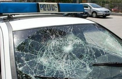 Разбеснял се видинчанин потроши патрулка с камъни