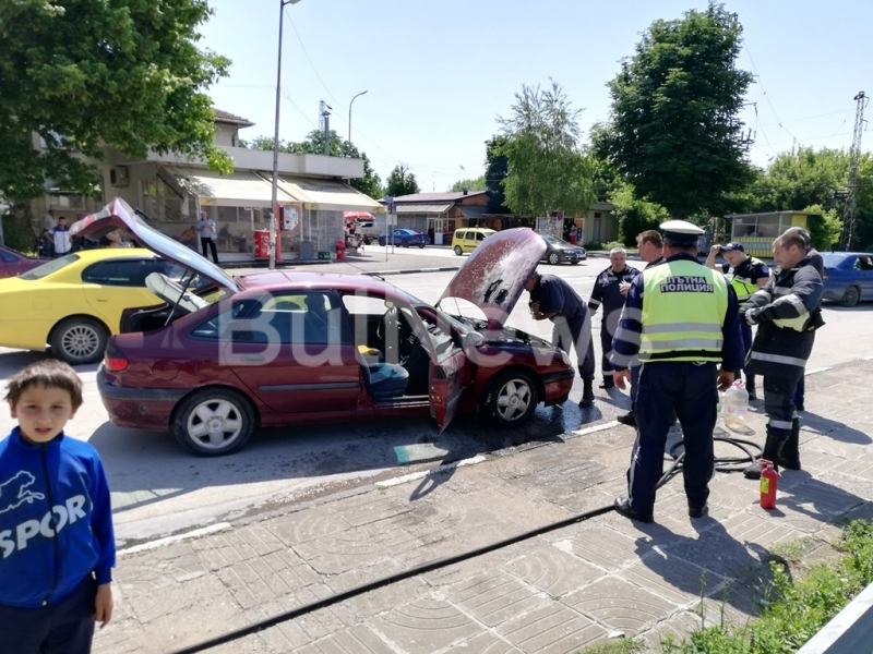 Кола се запали в движение в Мездра