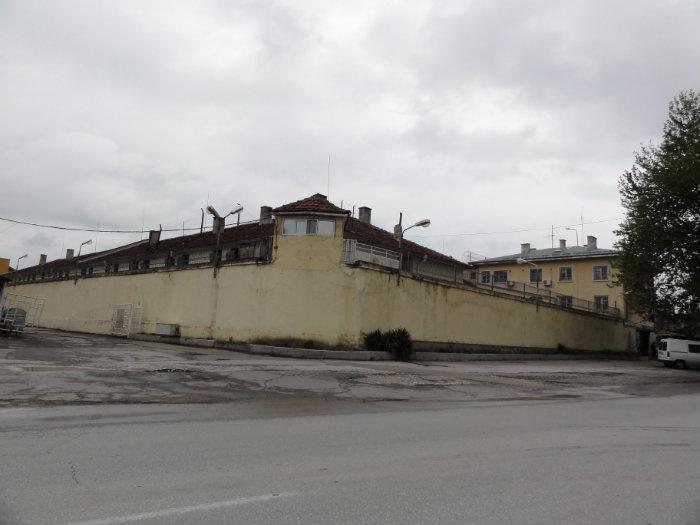 Мъж избяга от пловдивския затвор, закопчаха го в Марково