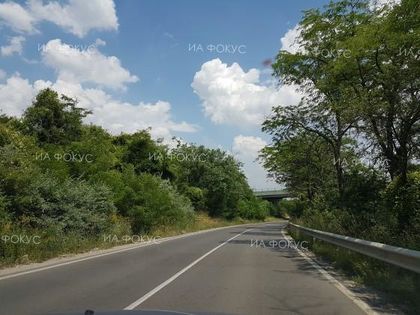 Стара Загора: Временно движението по път III-5008 Змейово - Борилово се осъществява двупосочно в една лента поради пътнотранспортно произшествие
