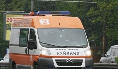 Кола и камион катастрофираха на пътя Димитровград - Хасково, мъж е в болница
