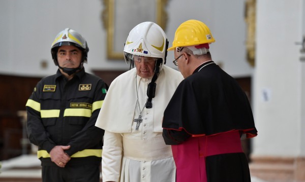 Папа Франциск моли за сдържаност в Близкия изток