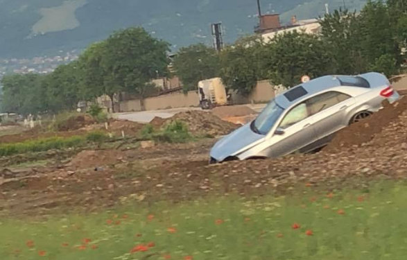 Мерцедес изхвърча в канавка на пътя Пловдив-Асеновград, шофьорът с 1,6 промила!