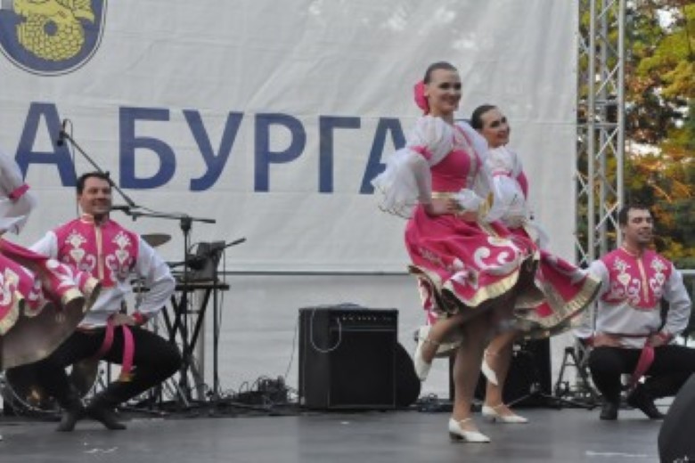 Бургас: В Морската градина се проведе Руска кулинарна вечер на открито