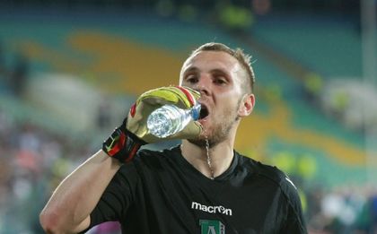 Двама от Лудогорец играха за победа на Румъния над Литва
