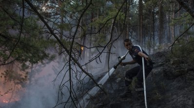 Огненият ад в Пирин стигна до село Влахи (СНИМКИ)