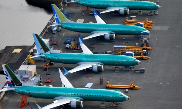 За да управляваш Boeing 737 са ти нужни 56 минути и таблет