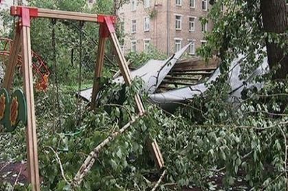„Денят на страшния съд”: Най-мощният за последните 20 години ураган помете Москва (ЗРЕЛИЩНО ВИДЕО)
