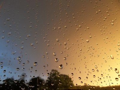 До 33 градуса днес, на места ще вали