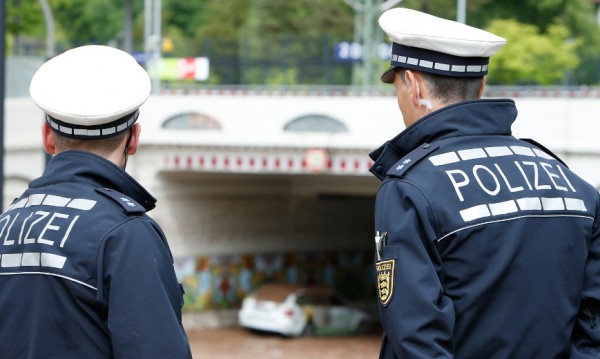 Германски полицаи доставиха пици след катастрофа
