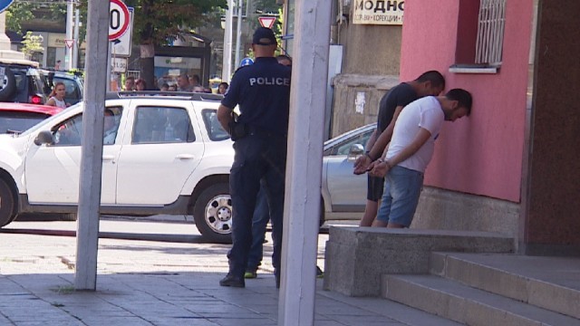 Разкриха кои са апашите, задигнали близо 10 бона от магазин в Пловдив