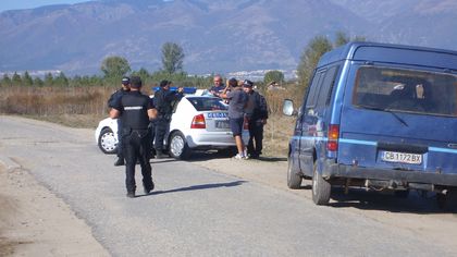 Прибраха още трима агресивни роми за побоя над горски стражари в Баня, четирима ги грози затвор до 10 г.