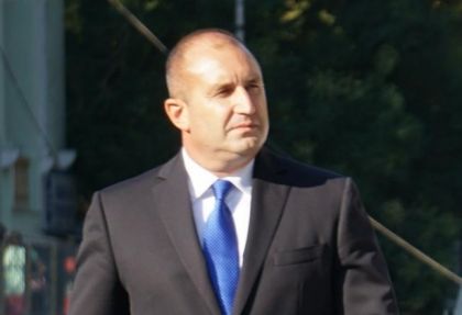 Президентът Радев се включи в похода до връх Шипка