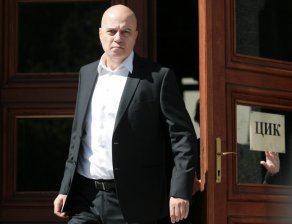 Гласуването на референдума на Слави ще е различно, може да има злоупотреби
