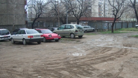 Все пак ще паркираме за 15 лева пред блоковете, прегласуват наредбата! ВИДЕО