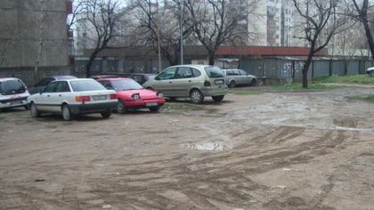 Все пак ще паркираме за 15 лева пред блоковете, прегласуват наредбата! ВИДЕО