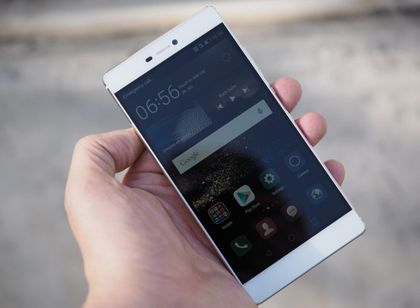Откраднаха Huawei Р8 от незаключен служебен автомобил