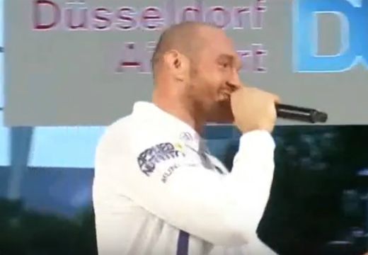 Тайсън Фюри поздрави Кличко с песен (ВИДЕО)